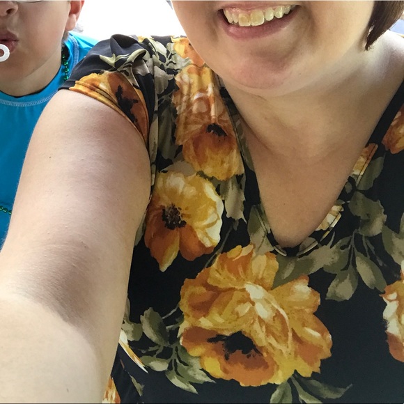 Honey & Lace Small Dress - Picture 2 of 5